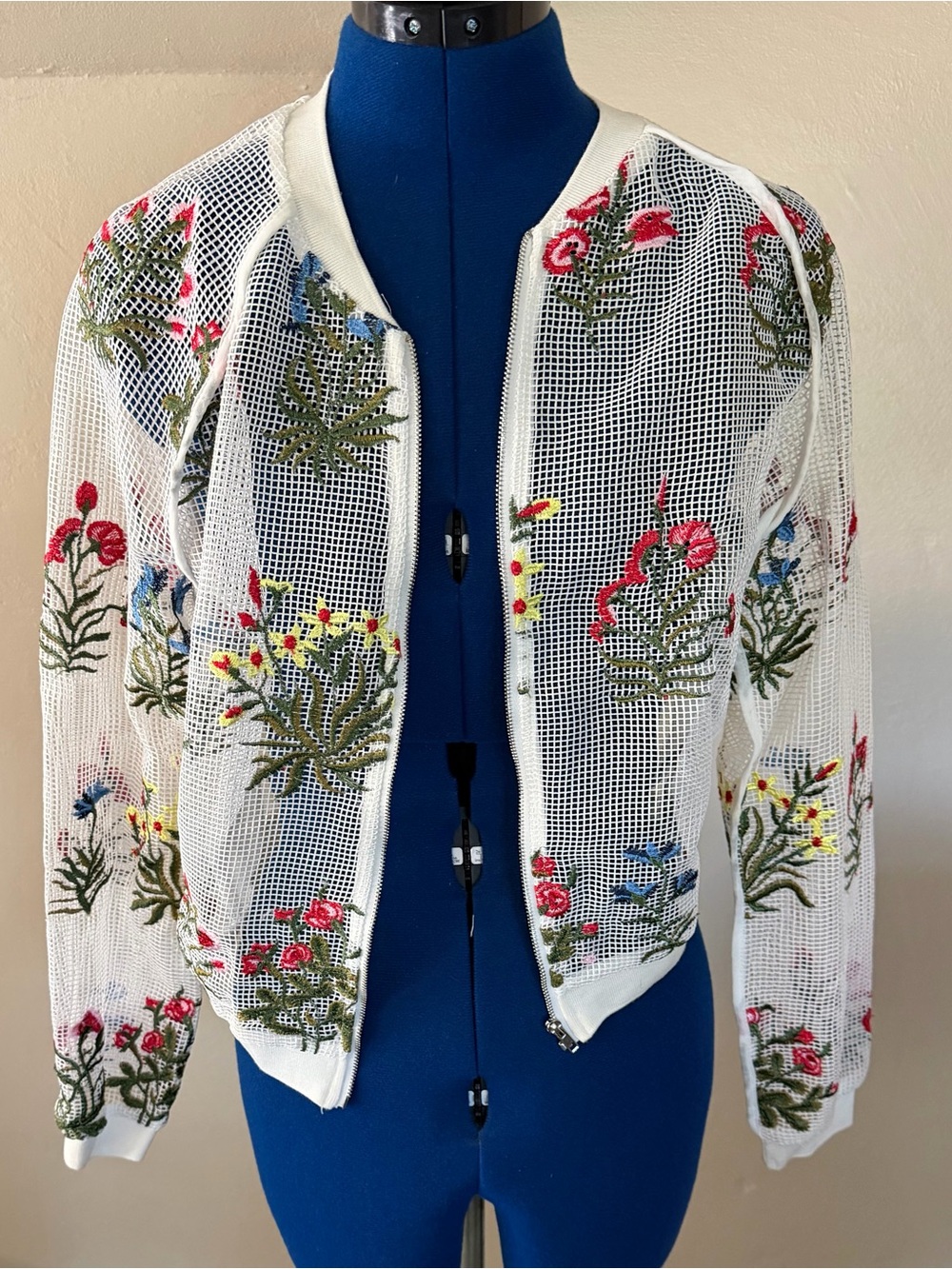 Jealous Tomato Women’s Medium White Floral Embroidered Mesh Bomber Jacket Zip Up